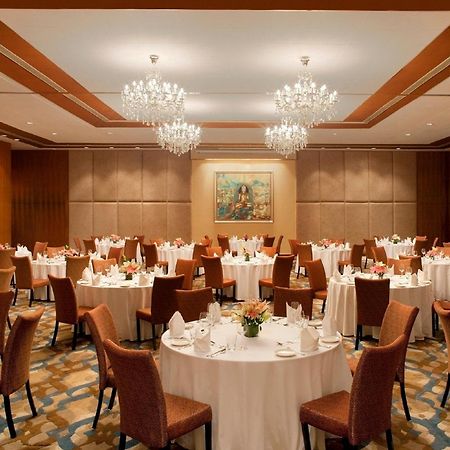 Radisson Blu Plaza Hotel Hyderabad Banjara Hills Restaurante foto The ballroom