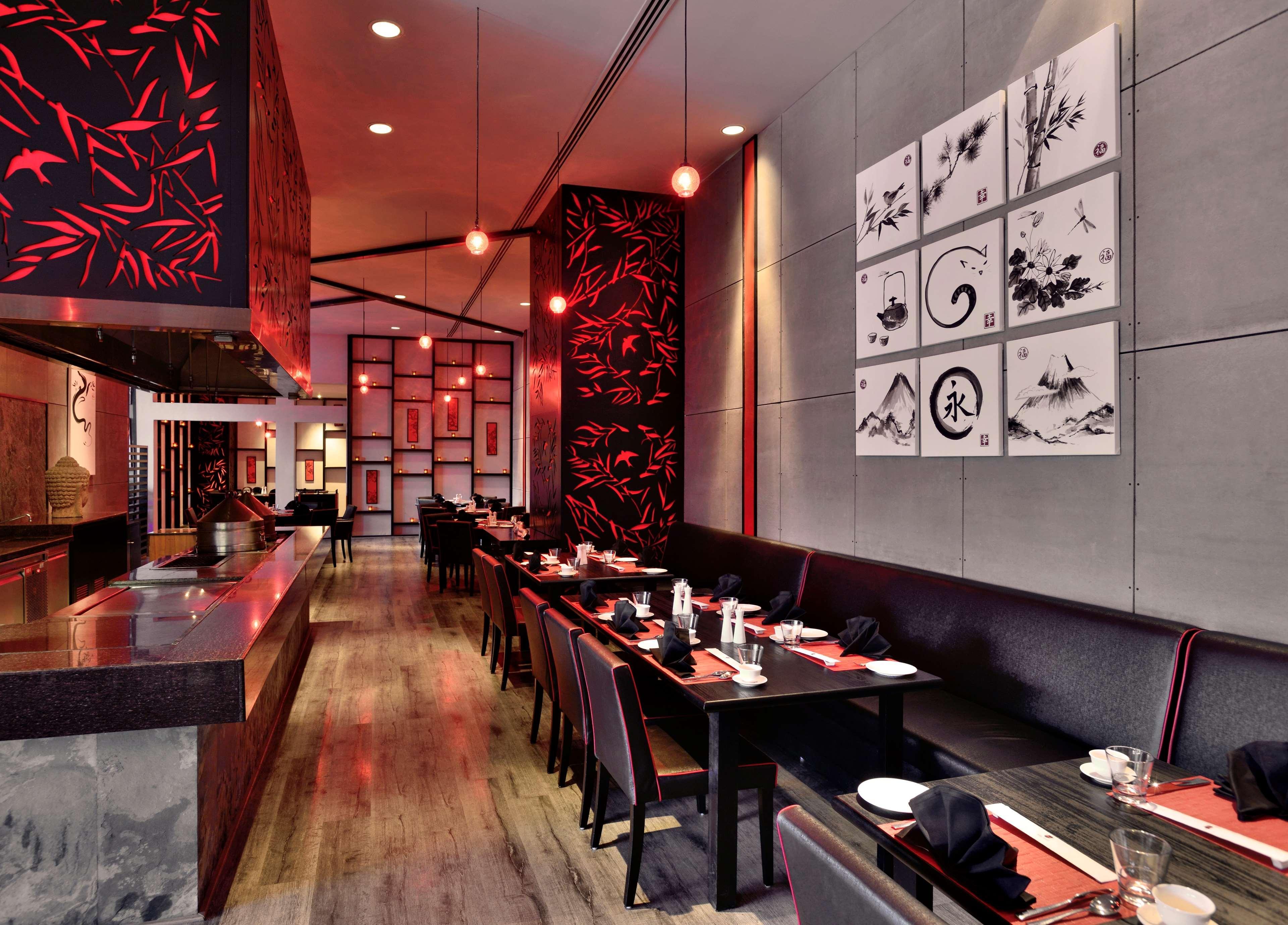 Radisson Blu Plaza Hotel Hyderabad Banjara Hills Exterior foto Interior of a restaurant