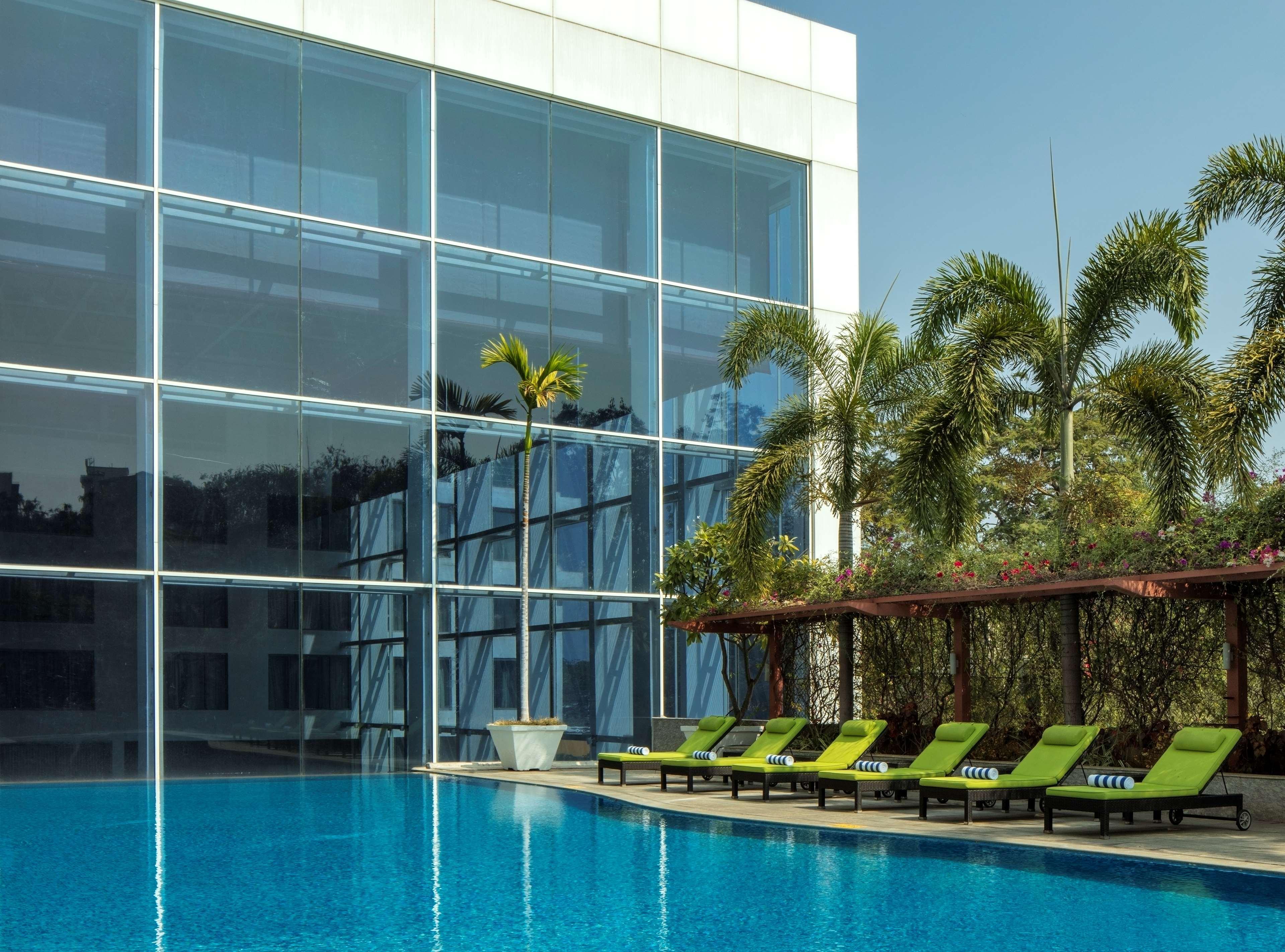 Radisson Blu Plaza Hotel Hyderabad Banjara Hills Exterior foto The Park, Hyderabad