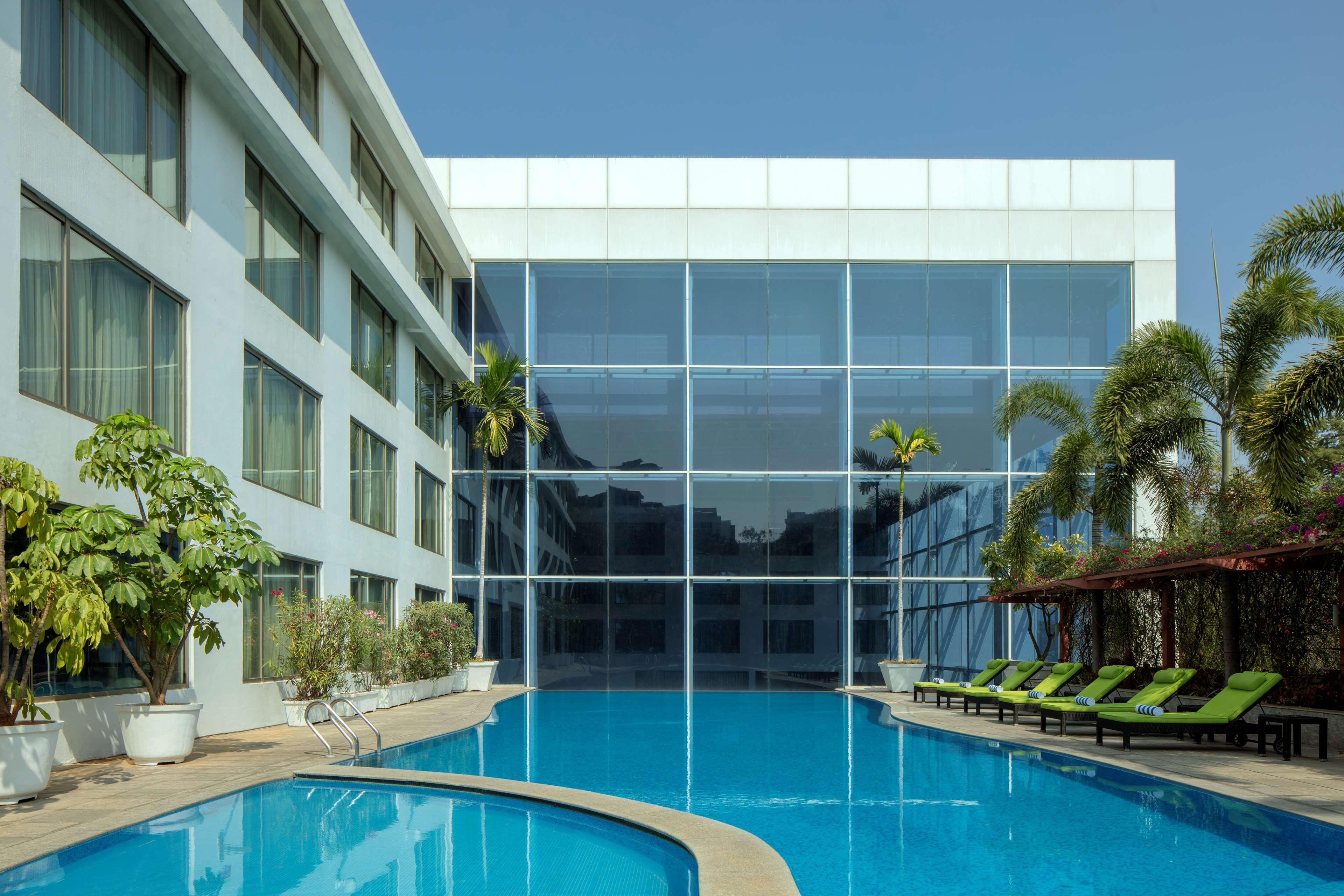 Radisson Blu Plaza Hotel Hyderabad Banjara Hills Exterior foto The Park, Hyderabad